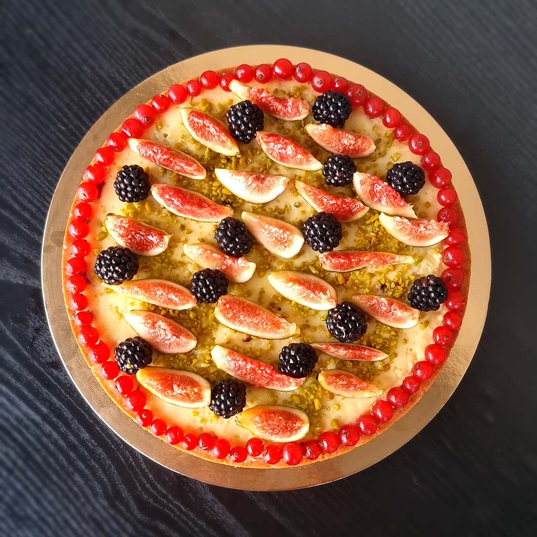Crostata con tantissimo ribes, vista dall'alto